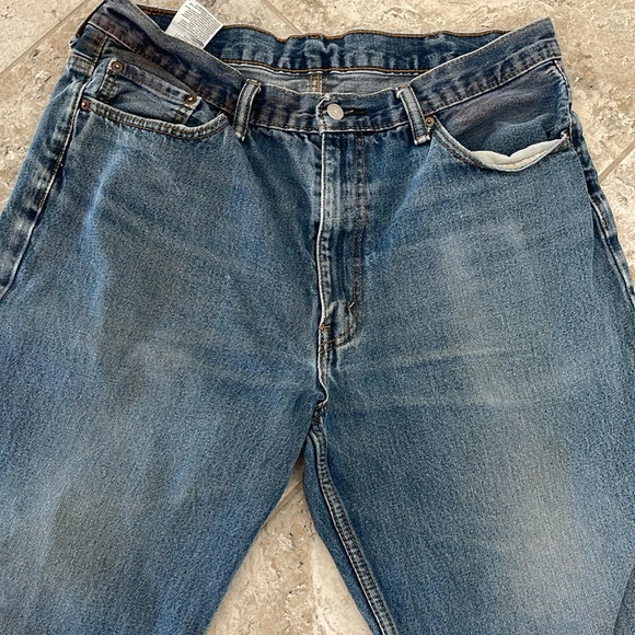 Levi’s 2 pair bundle mens size 38 x30 relaxed fit light  medium wash - Picture 5 of 17